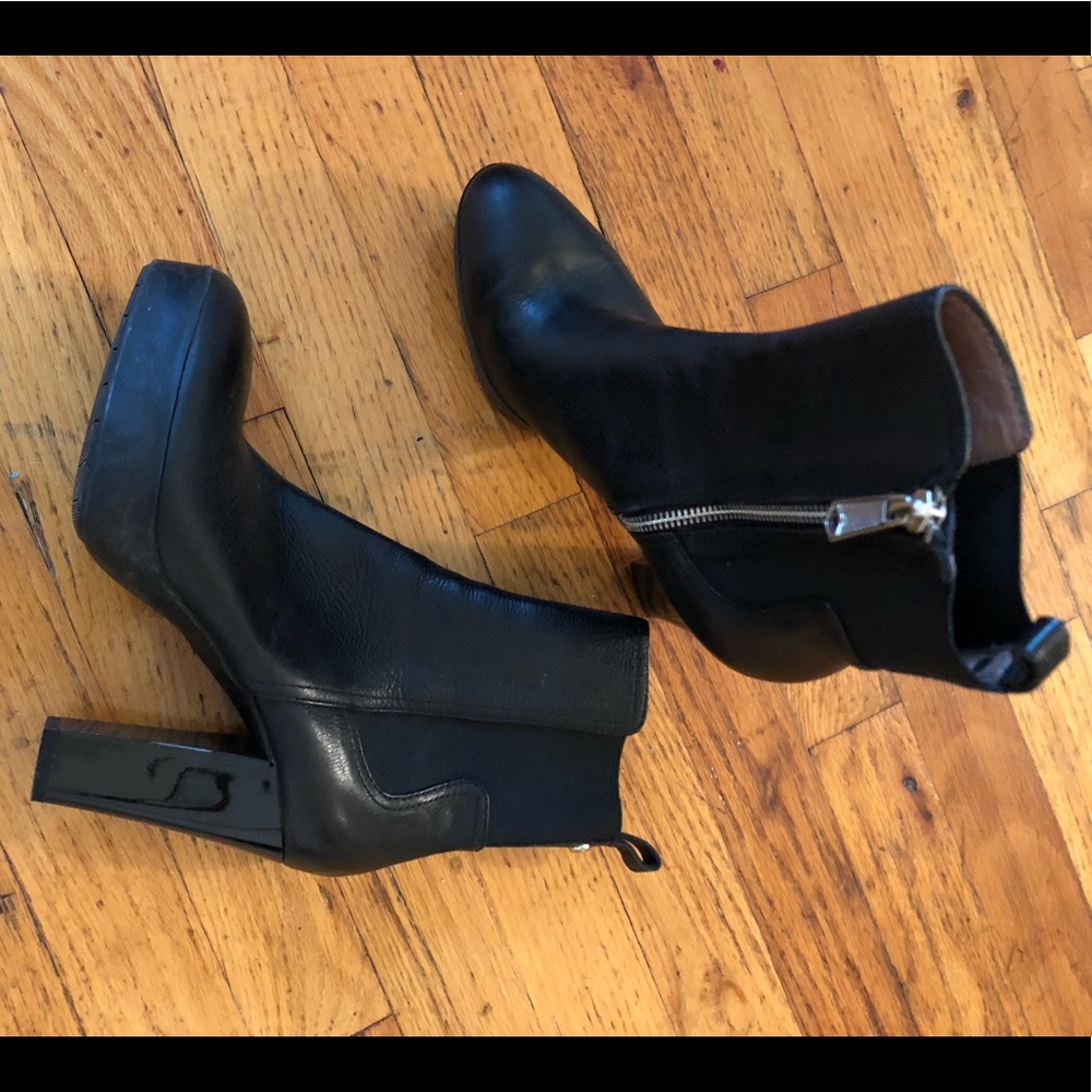 Donald J Pliner leather heel booties. Size 6.5